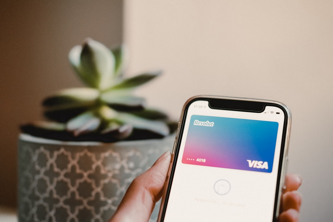 Celular con aplicación de banco