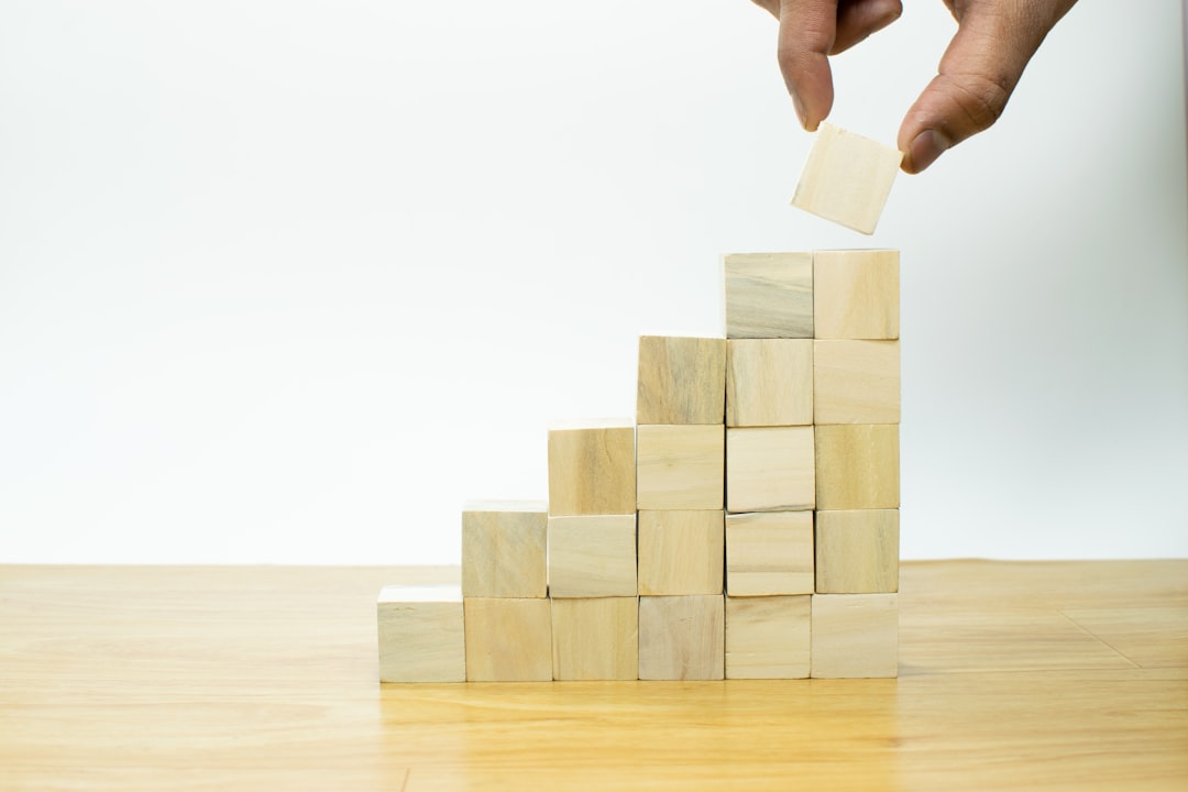 Apilando cubos de madera